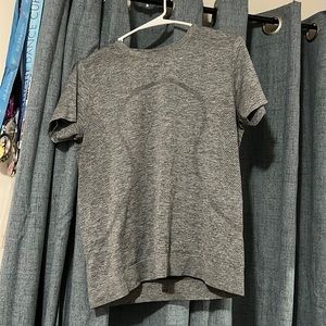 Lululemon Swiftly Breathe Relaxed fit